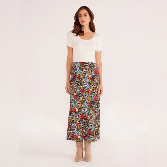 MinkPink Ivory Scallop Laura Tee - Picture 2 of 4